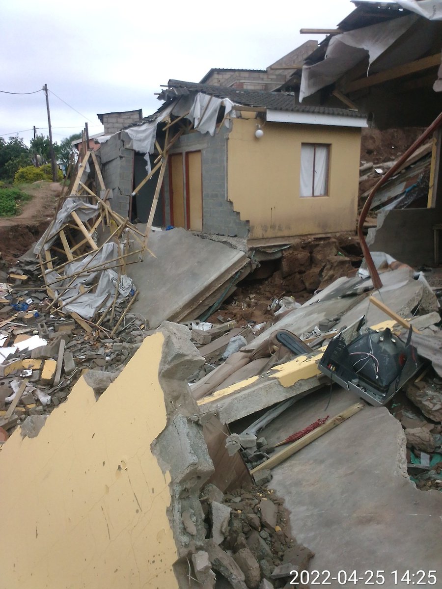 Lenny_thabz's tweet photo. @pulte Yes they gamble with our lives building us houses that are not strong and still neglect us.. https://t.co/VGJbd3AIqf