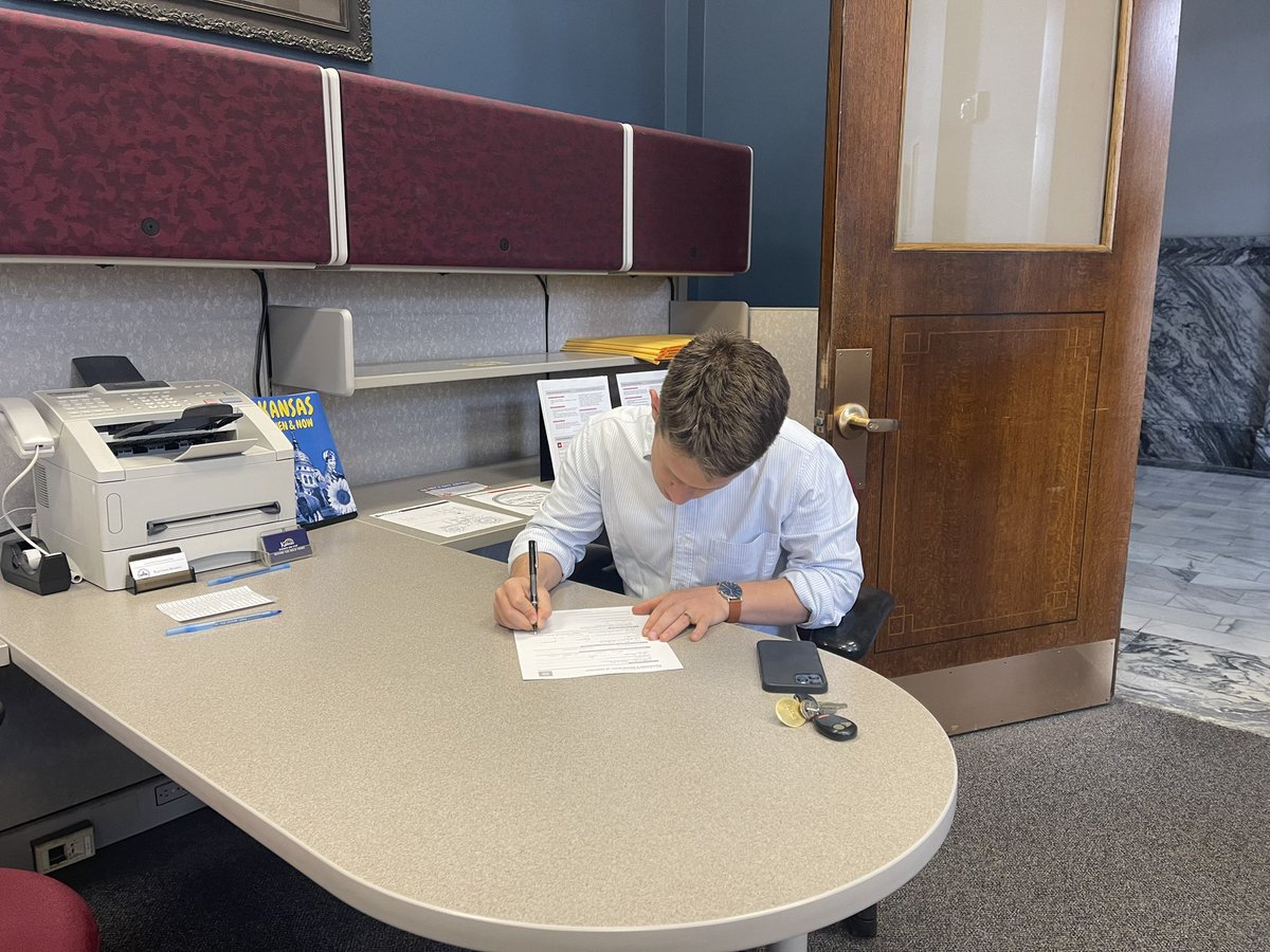 PatrickforKS's tweet image. Today I filed to run for Congress in Kansas’ Second Congressional District. With your help we can bring common-sense leadership for Kansas families back to Washington!