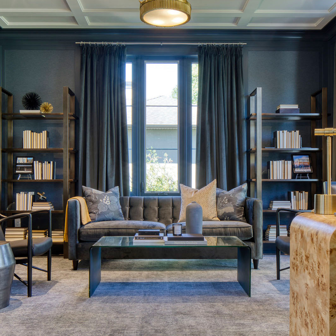 canamouldinc's tweet photo. The painted crown moulding and white coffered ceiling in this beautiful office give it a cozy and traditional architectural style.
#customceilings #cofferedceilings #ceilingbeams #interiormoulding #interiormolding #interiortrim #interiordesign #design #interior #homedecor https://t.co/4IceK6vYwG