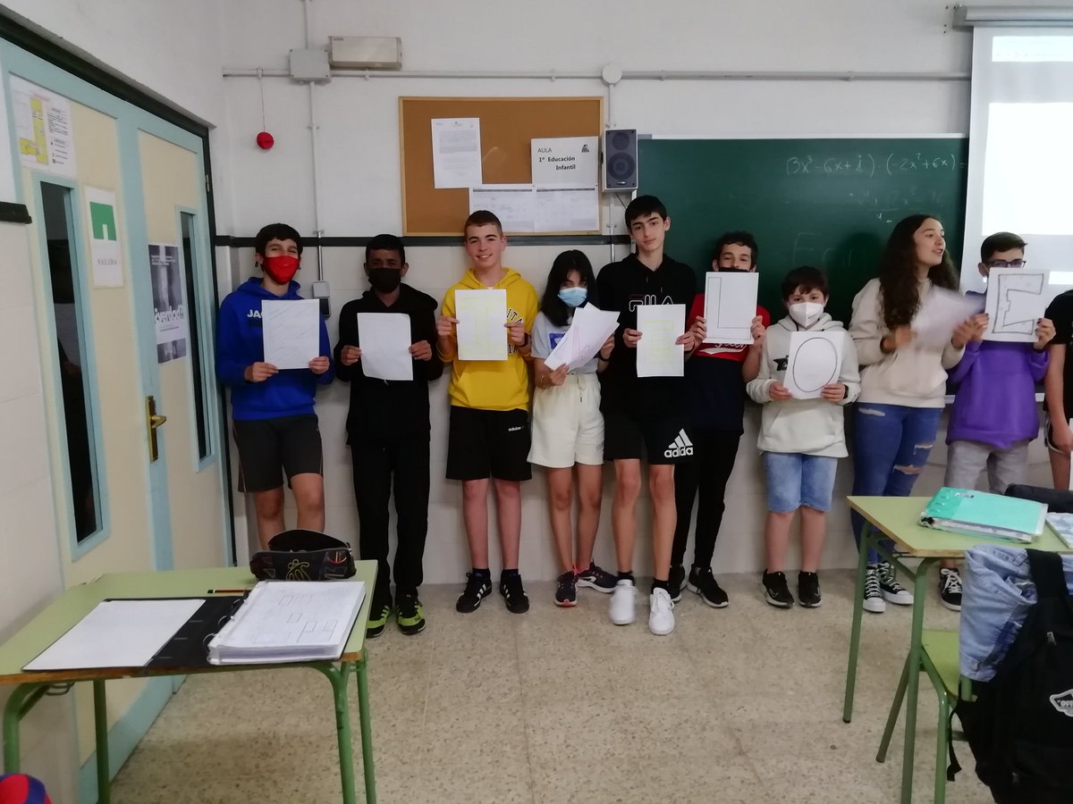 iesferrari's tweet photo. Hoy decimos adiós, o hasta pronto a nuestras Assistant Lulú y Erin, muchas gracias, echaremos de menos vuestra vitalidad y mucha suerte en vuestro camino.
@AmpaIESFerrari
@Infojuveferrari https://t.co/NY9hBnMGo1