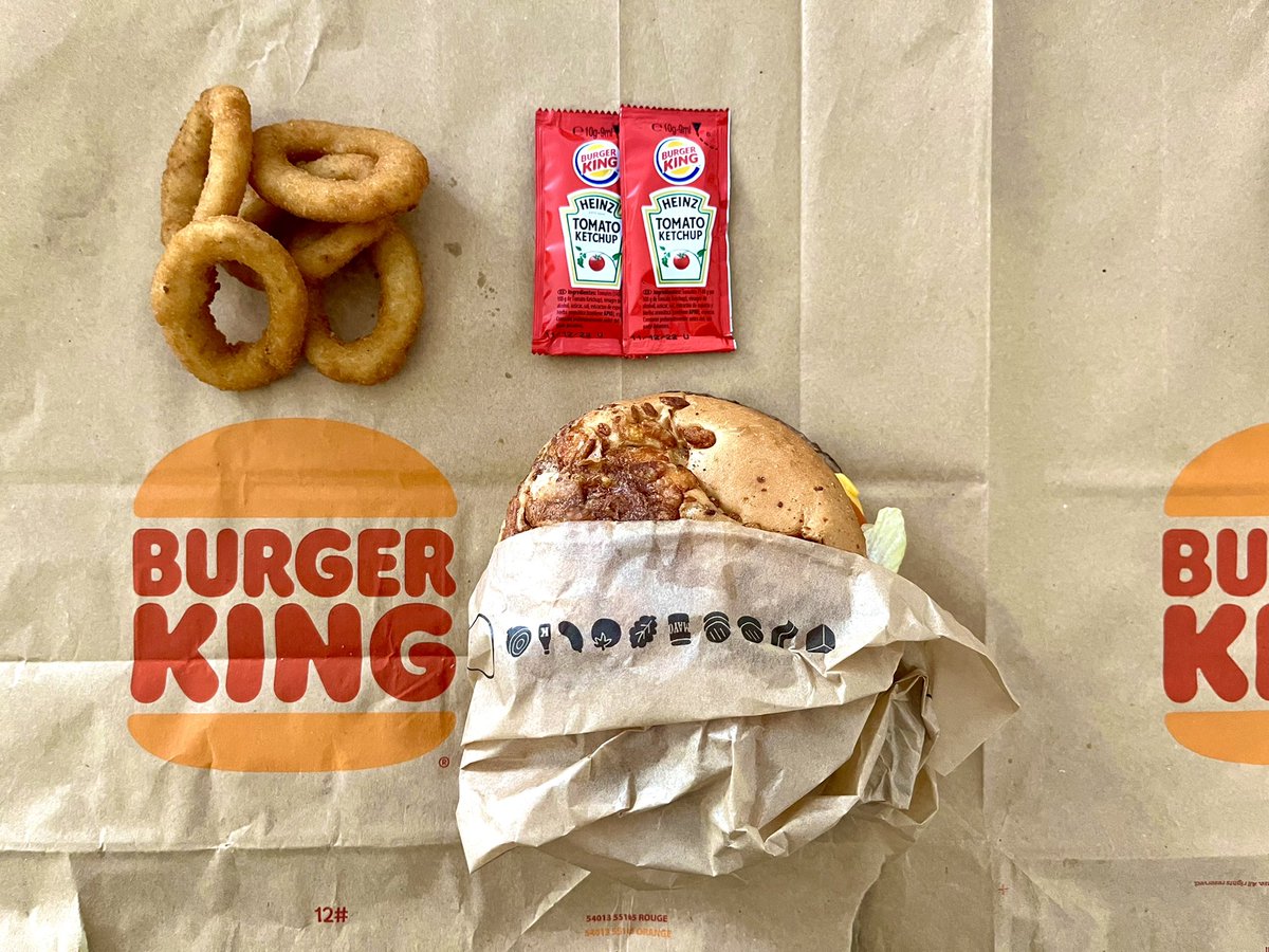 just__series's tweet photo. 67. BURGER KING - Queen Cheese Burger, Onion Ring // #lunch #burgerking #burger #onion #onionring #heinz #coke #nftart #NFTProject #nftphoto https://t.co/fyWeiK4Ozg