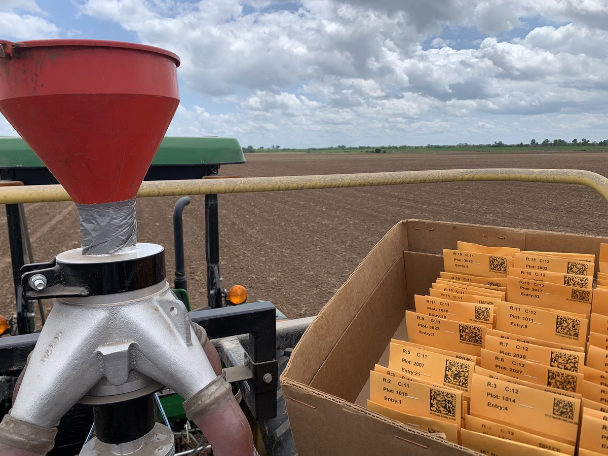 Kibler Soybean OVT is in the ground 🌱☀️

Shout out to the station crew for all the planting prep! 
#Plant22