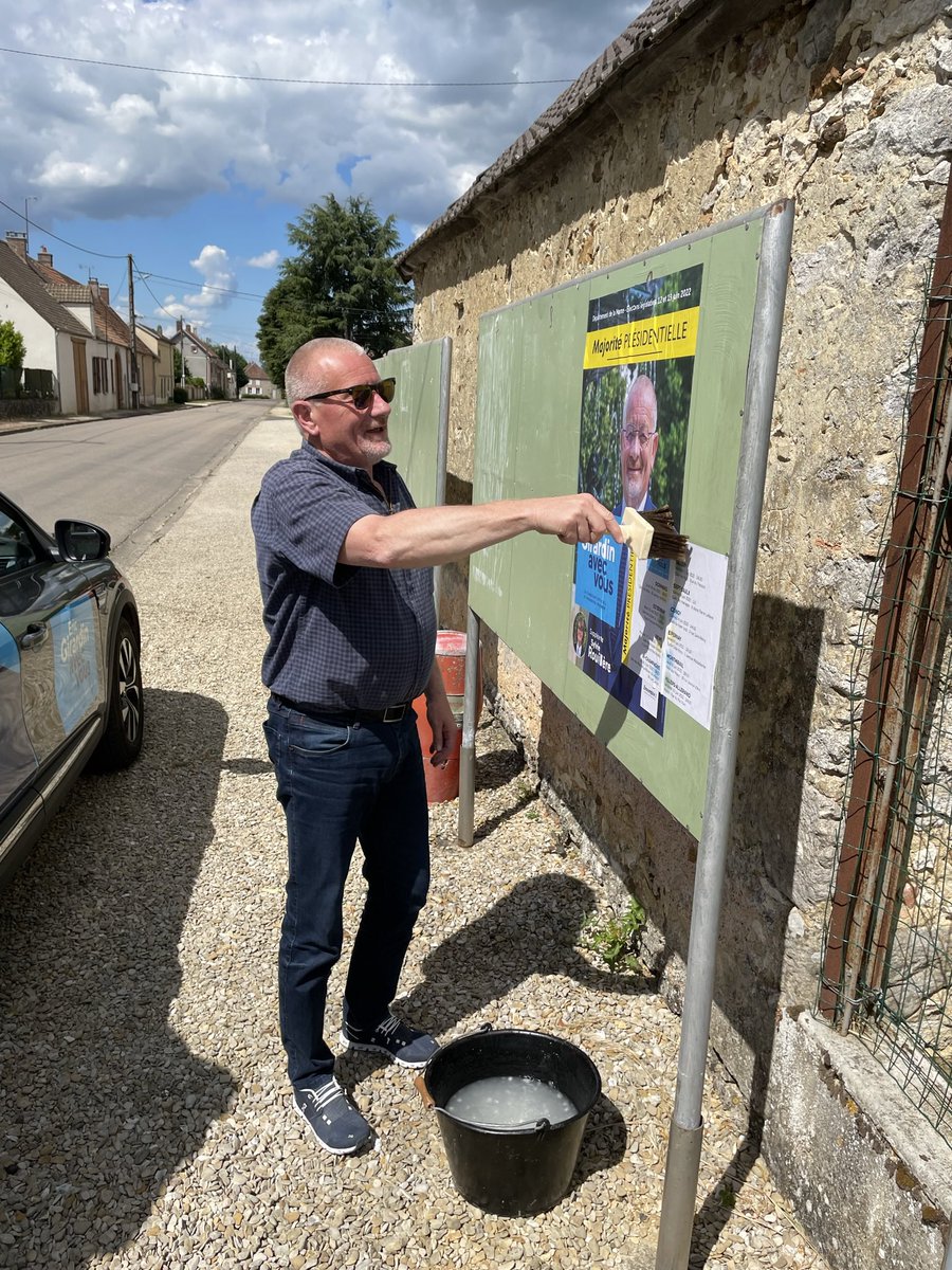GirardinEric's tweet photo. Jour 2 : j’ai parcouru le sud-ouest marnais #circo5103 pour le collage officiel (pendant qu’autres marcheurs collaient sur #Epernay et dans la montagne de #Reims) avant un point de campagne à Soizy-aux-Bois puis enfin une réunion publique à #Esternay #EricGirardinAvecVous https://t.co/iTntO7gR3V