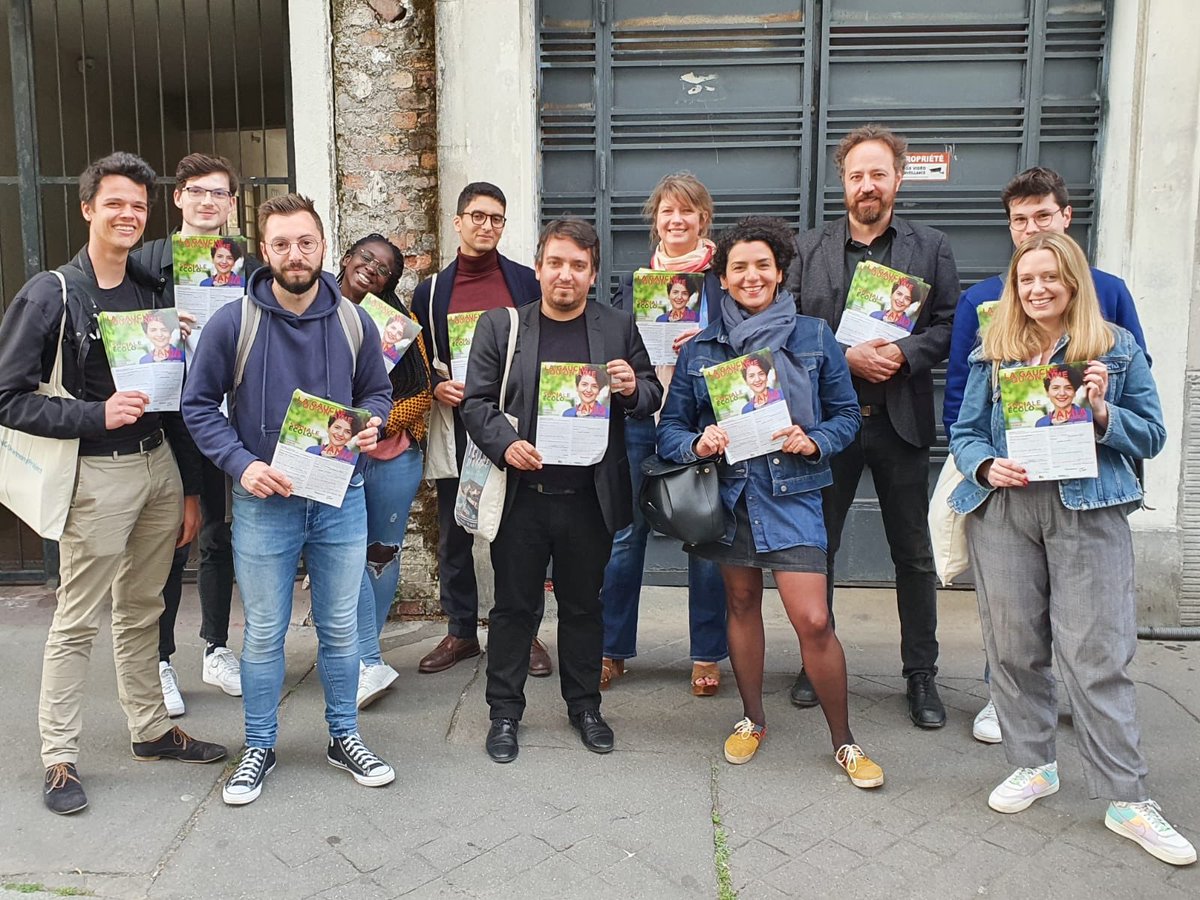 {En campagne}

Hier soir en porte à porte dans le 20e , pour soutenir la candidature socialiste et écologiste de @lamiaela, député sortante dans la 15e circ de Paris ! 

Le 12 juin, donnons de la force à nos valeurs !
#Circo7515 
#legislatives2022  #Lamia2022