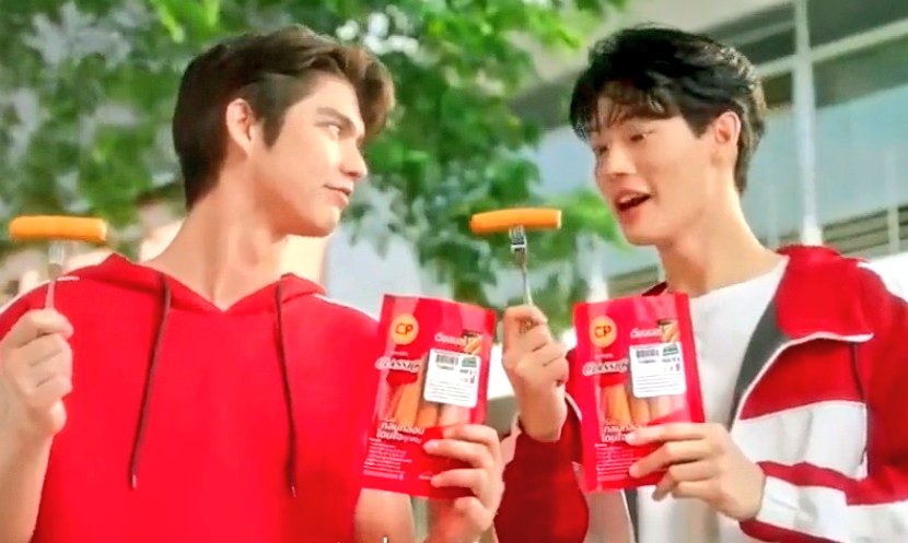 tinyinfinityBW's tweet photo. Back to BrightWin domination era!!!😍😍😍
(The way Bright didn't remove his eyes from Win in ANY one of these still frames tho😌)

#ไบร์ทวิน #ไส้กรอกซีพีxไบร์ทวิน https://t.co/6enKEjzL7X