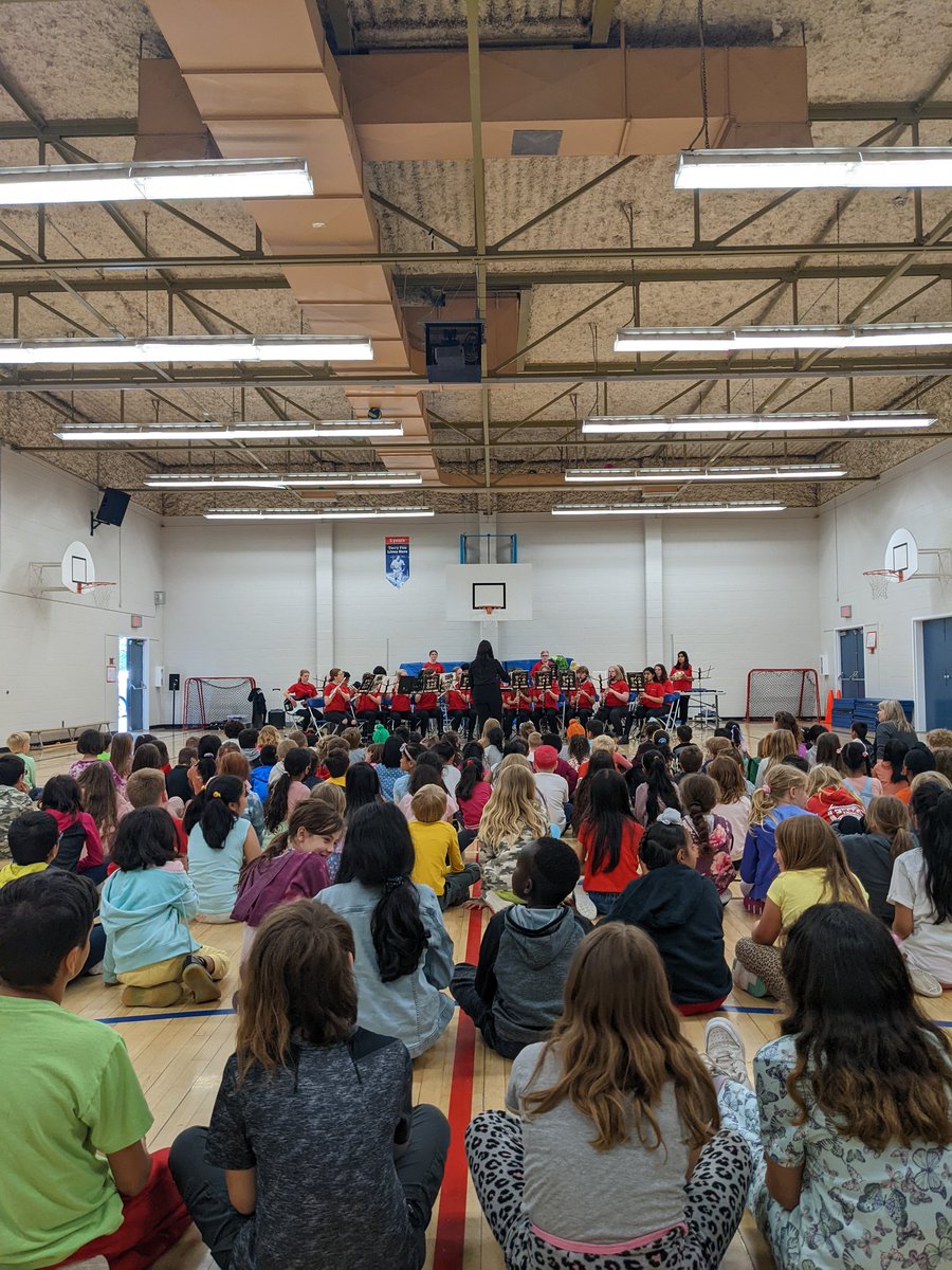 msgbanga's tweet photo. students @CPark_Panthers enjoying the @AbbyHuskies band's performance https://t.co/5BtiP47i8d