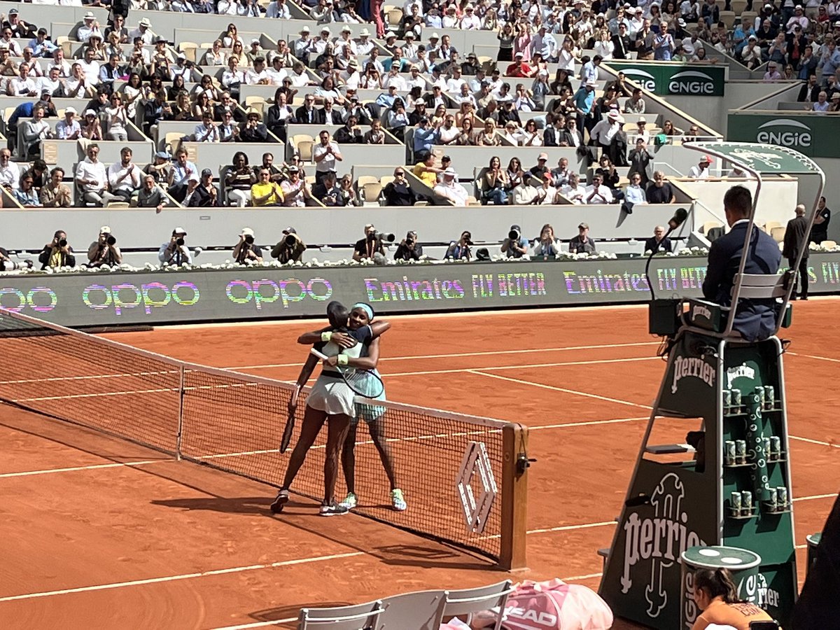 What a joy to watch #blackgirlmagic at the #rolandgarros quarter finals! Great match ladies!! Congratulations Coco Gauff!! 🔥♥️🎾#cocogauff #tennis #expatlife #paris #bestlife