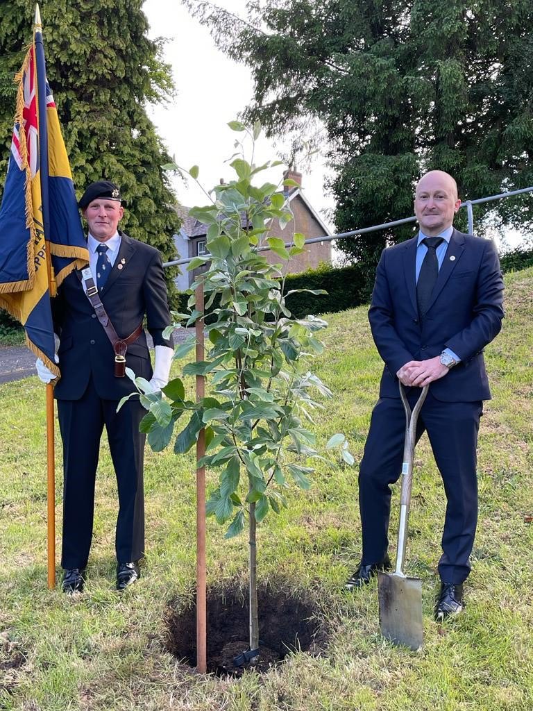 LLCoLondonderry's tweet photo. #Upperlands #BritishLegion plant a tree to mark the #PlatinumJubilee in the company of David Cunningham DL https://t.co/Q5bpRrWGZL