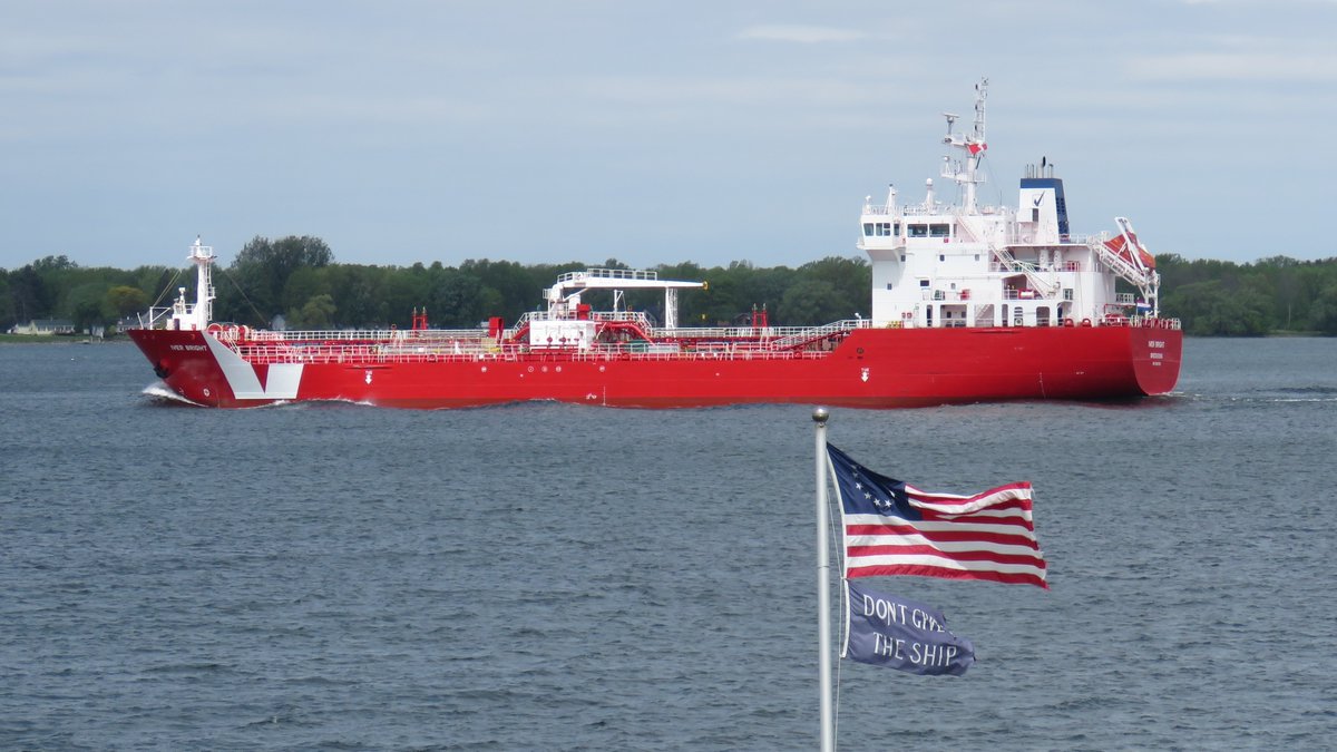 SeawayNNY's tweet photo. Pretty in Red: Tanker IVER BRIGHT 🇳🇱 up the St. Lawrence at Wilson Hill 🗓️26-May-2022 #IverShips #Vroon https://t.co/LH6HqujdMZ