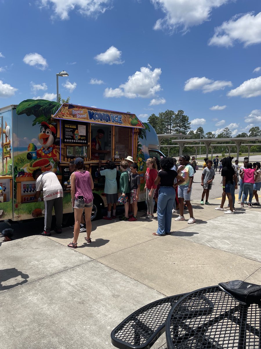 Jeff7752's tweet photo. Thank you LCE PTO for the wonderful treat today! https://t.co/7zB0LFR5Fq