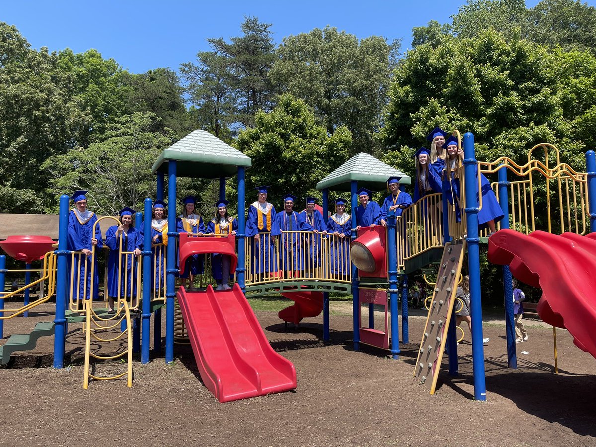 CHS graduating seniors 22’ walked the halls of their elementary school today. Congratulations seniors, you will always be a Mutual Mustang! 
#mesmustangs #ccps #classof22