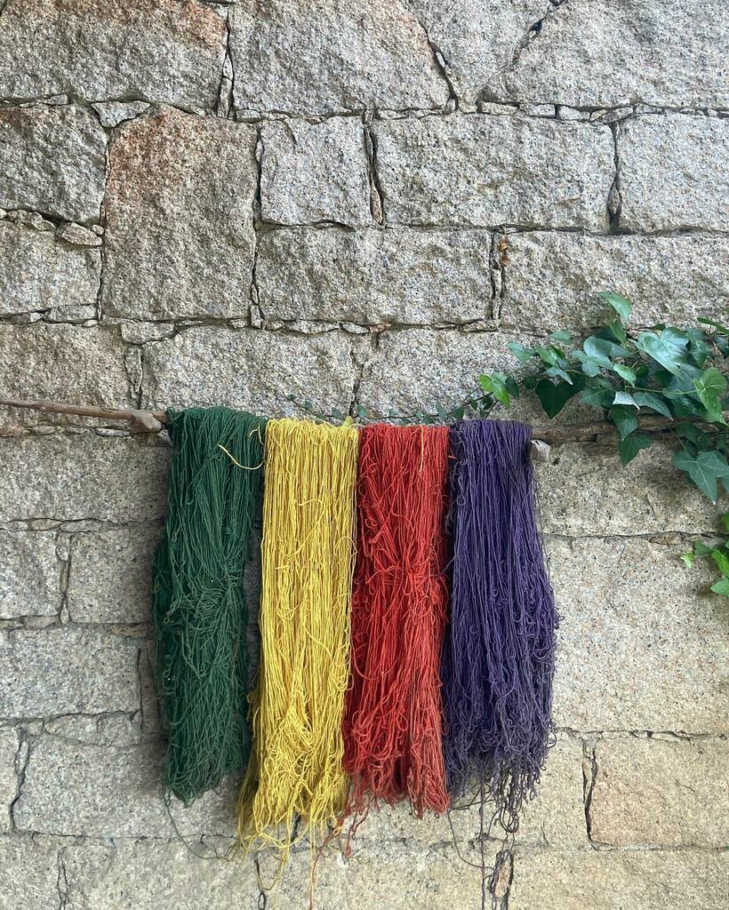 unsardoingiro's tweet image. Il Museo Etnografico Oliva Carta Cannas (MEOC) di #Aggius, 🧵da sempre aperto ad un confronto con l’arte contemporanea dal 3 giugno al 3 luglio 2022 ospiterà la mostra “Sul filo del tempo”- Il costume sardo nell’arte di oggi. 
Un’esposizione dedicata … instagr.am/p/CePH10ytgYf/