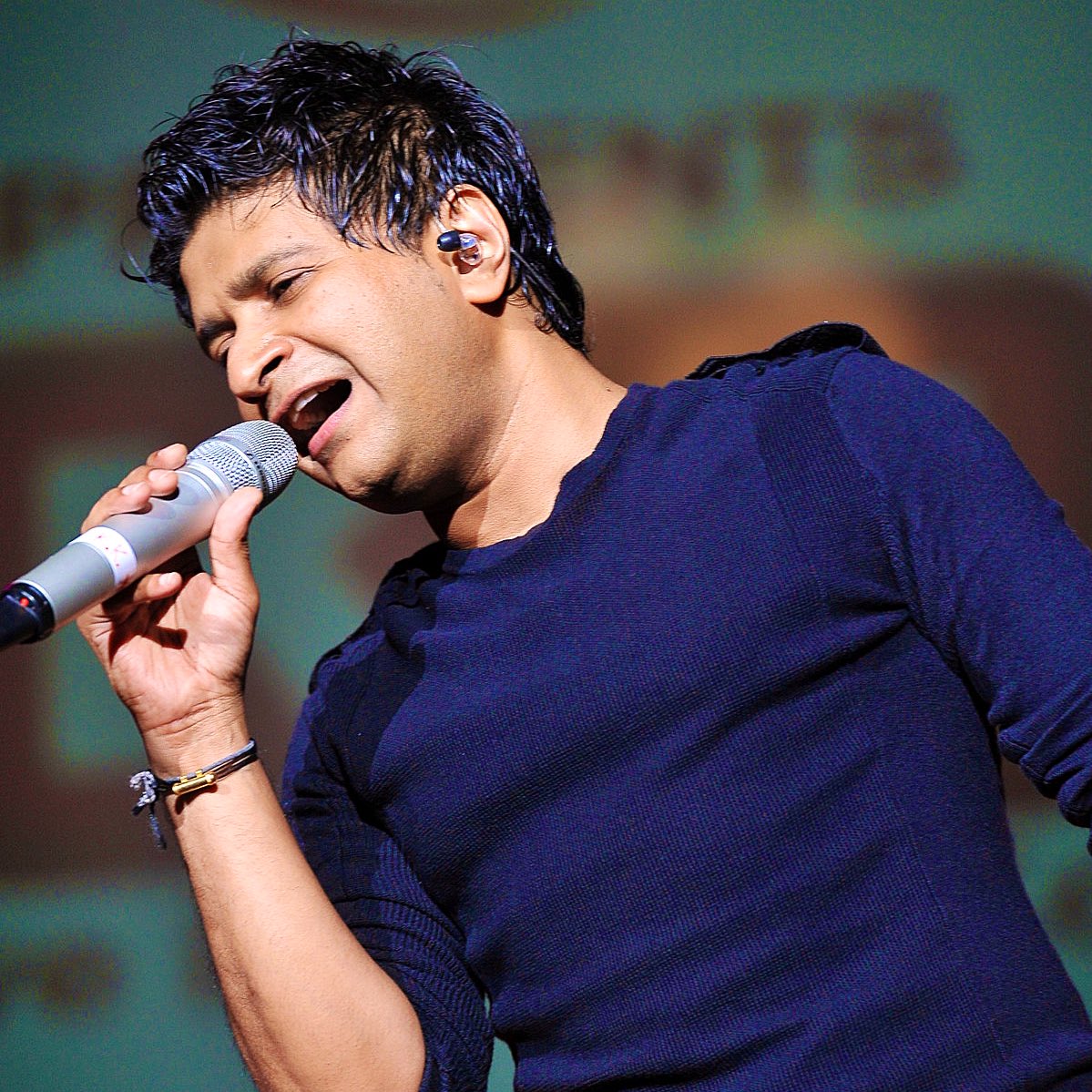 geekprada's tweet photo. kk’s demise fells so personal , we listened to his songs in all aspects of life from first date to breakups his songs has been an integral part of our life, especially those post 3am hangovers when we used to cry while remembering our ex.#KK #KKsinger #krishnakumarkunnath #ripkk https://t.co/Dq3whANHFQ
