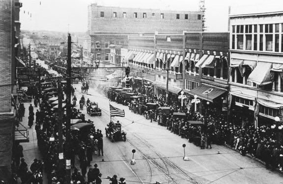 MoorInformation's tweet photo. Lest We Forget: The Tulsa Oklahoma Massacre, otherwise known as "Black Wall Street", May 31-June 1, 1921. https://t.co/EHtN5jYWXd