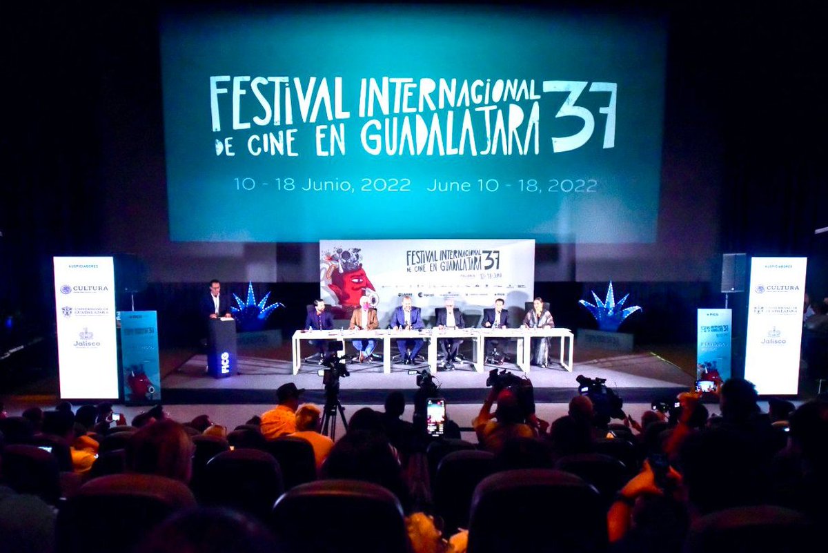rvillanueval's tweet photo. En Jalisco amamos el cine📽 y, una vez más, la @udg_oficial, a través del @FICGoficial, trae a nuestra ciudad lo mejor de la industria fílmica iberoamericana y lo más creativo del cine polaco. 

🔗 https://t.co/a48Vju4efz https://t.co/4eNSx2Urq1