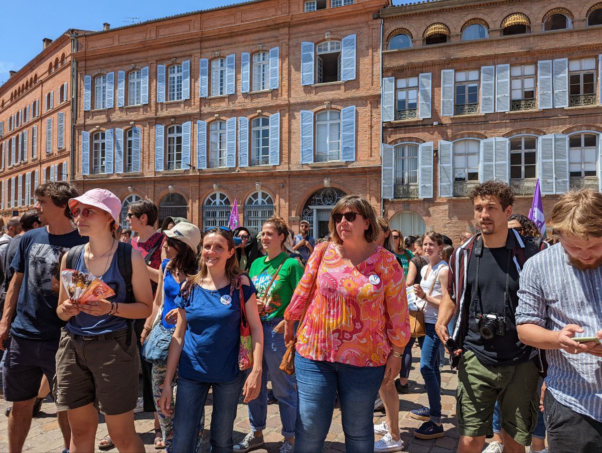 Aujourd’hui, rassemblement devant la Préfecture Toulouse à l’appel de #CGT et #SUD Action Sociale pour + de Justice sociale, protection des mineurs,… avec le soutien de nos candidates #NUPES #Circo3102 #Circo3105