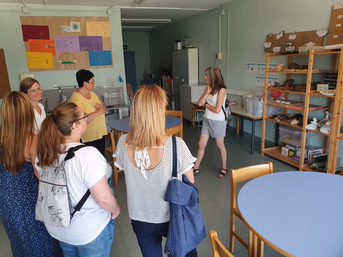 AbelloEscola's tweet photo. Continuem amb el turisme pedagògic! Avui hem pogut escoltar com treballen a @EscolaElPuig #transformacioeducativa #laboratoridetransformacio #pacte @SSTTMVO @CRPVOII @ajmollet https://t.co/EJUXUc6vxm