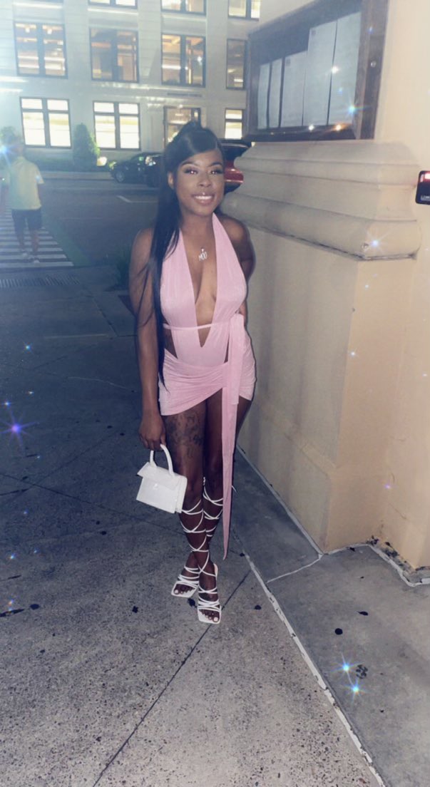 beauty__21's tweet photo. Photo dump forgot to show y’all my bday pics #GeminiSeason #May26 #Bestbday 💕♊️🥂 https://t.co/gAq5vWwv2V