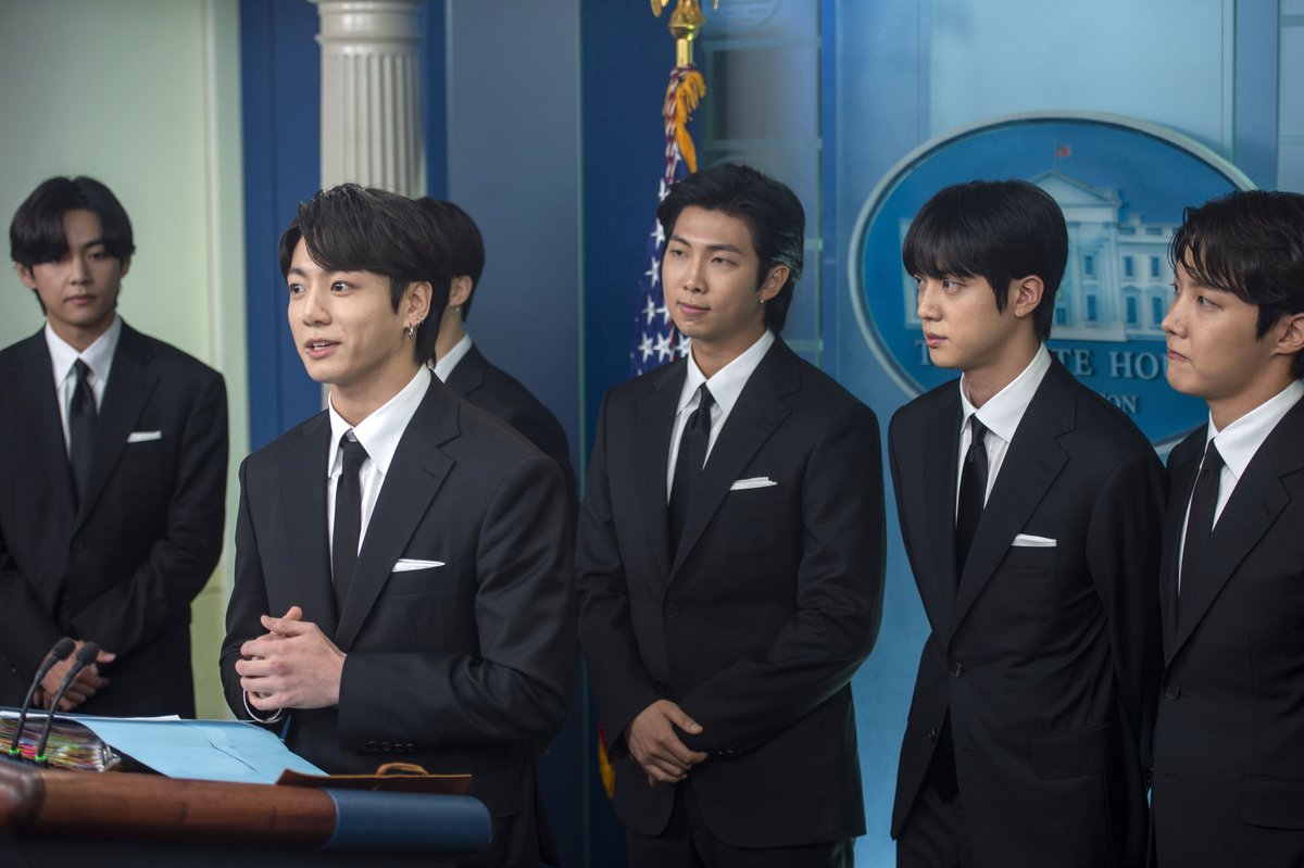 kvibe_yonhap's tweet photo. #BTS at #WhiteHouse 
#BTS_WhiteHouse #BTS_Biden 

https://t.co/8mydzhhcBG https://t.co/S6apVqIVtZ