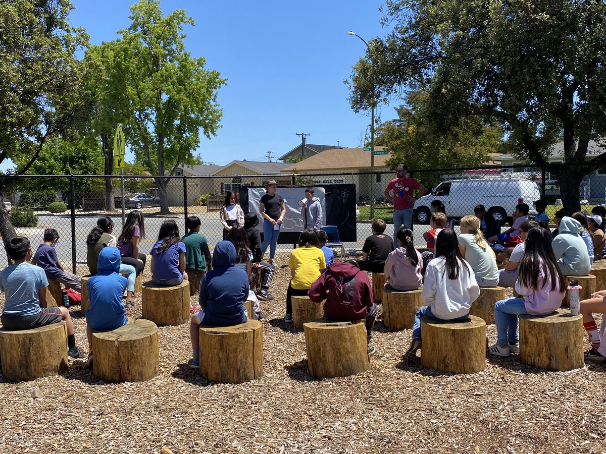 Ending our busy day with @JasonTarshis &amp; his class presenting history plays in the Oster garden. #osterpride #usdlearns