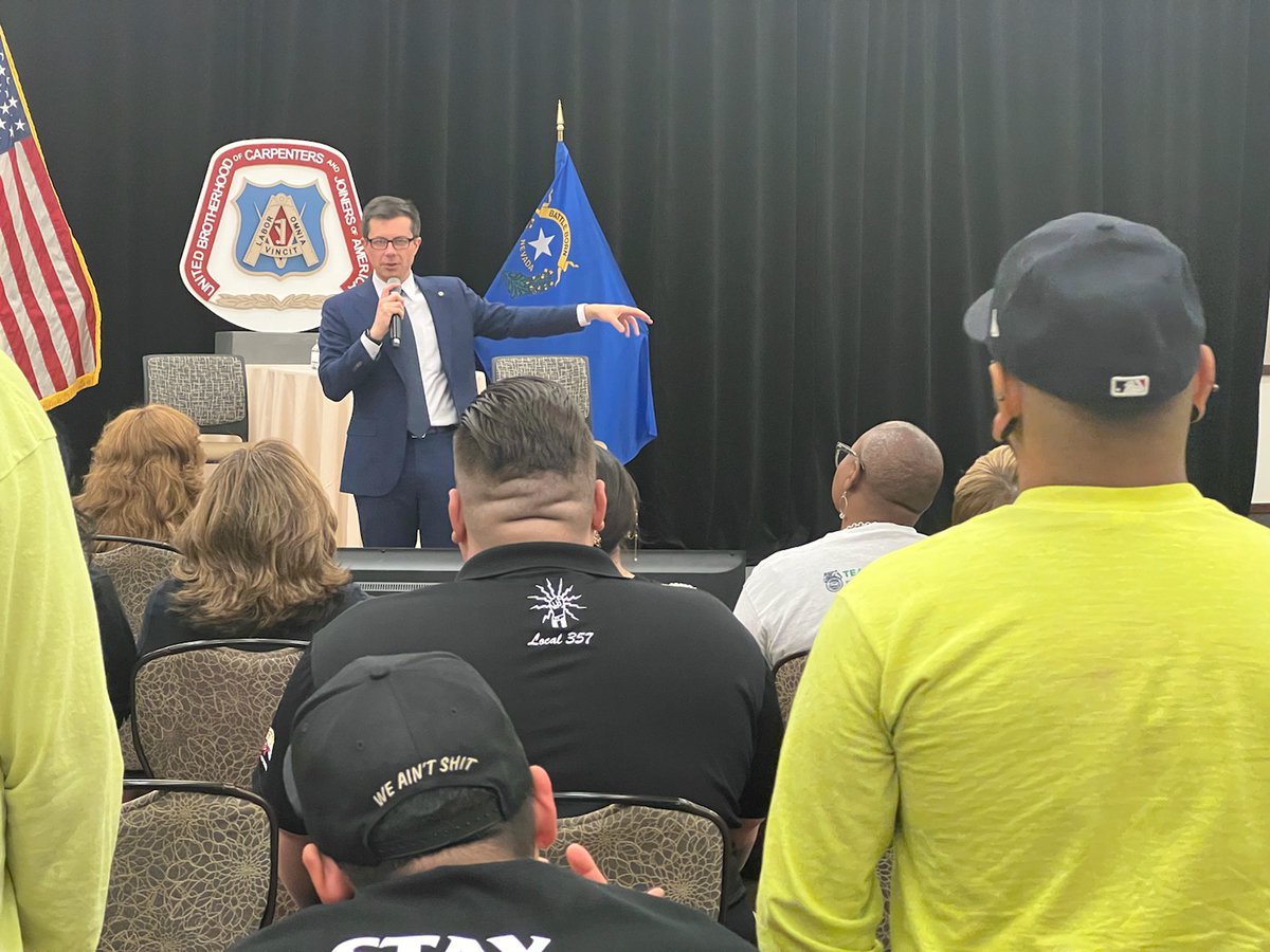 WSCarpenters's tweet photo. #Local1977 spent the afternoon with U.S. Secretary of Transportation Pete Buttigieg, who visited the Carpenters International Training Center. Secretary Buttigieg, alongside President Frank Hawk, celebrated the I-15/Tropicana Interchange Project.
#Local1977 #SouthwestCarpenters https://t.co/hkc1YoeSj5