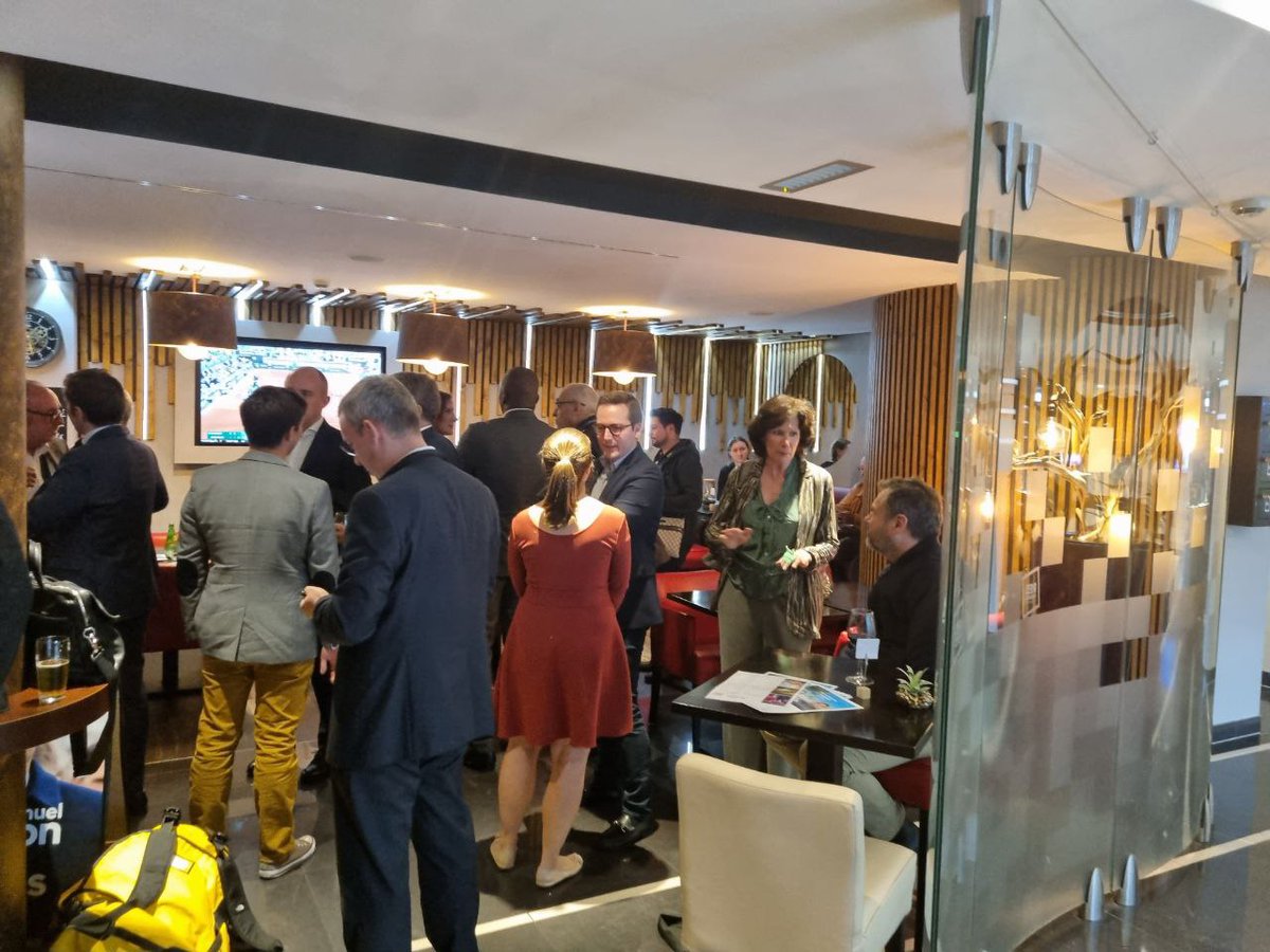 Renaissance_Lux's tweet photo. Merci aux Français du Luxembourg 🇱🇺 pour leur présence si nombreuse et leur accueil chaleureux ce soir avec @PA_Anglade
#Ensemble pour l’Europe et l’écologie. #Ensemble pout donner une majorité au Président @EmmanuelMacron. 🇫🇷🇪🇺🇱🇺 https://t.co/tw1Gc0xtkm