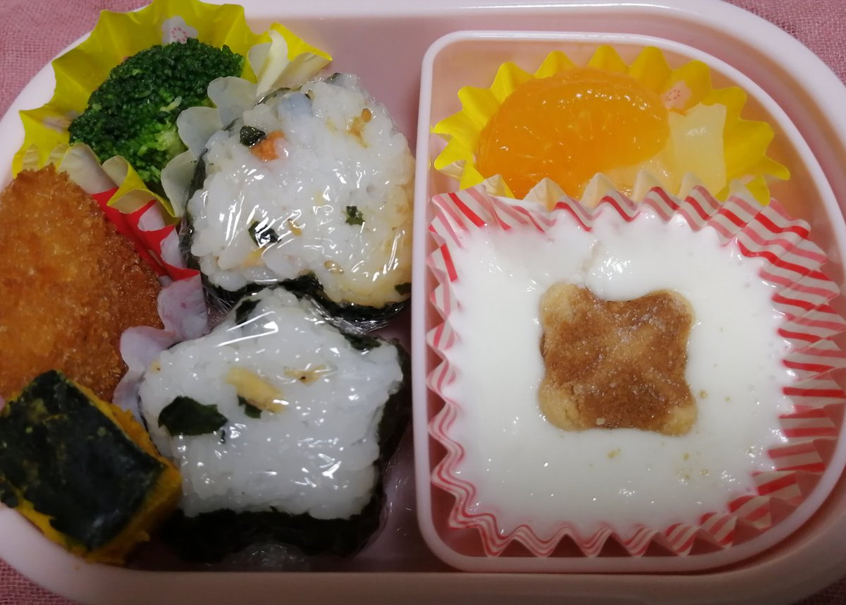 WAIWAIbento's tweet photo. もう少ししたら、起こしにいこう✨
#年長 #お弁当 https://t.co/MCJX6BTby5