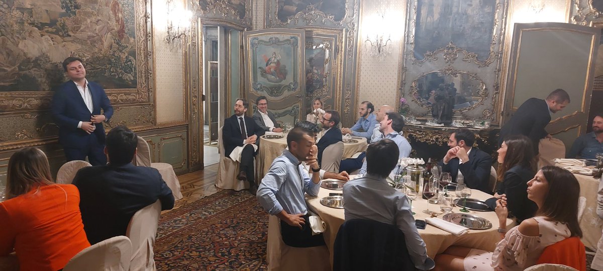 Una serata tra soci e past del Gruppo #giovanimprenditori per  condividerne il senso ed i tanti  perché. <a href="/marcogy/">Marco Gay</a> ha raccontato il senso di responsabilità del GGI scuola della classe dirigente del Paese chiamata a "Cambiare sempre per non cambiare mai" #uisocial <a href="/UITORINO/">Unione Industriali Torino</a>