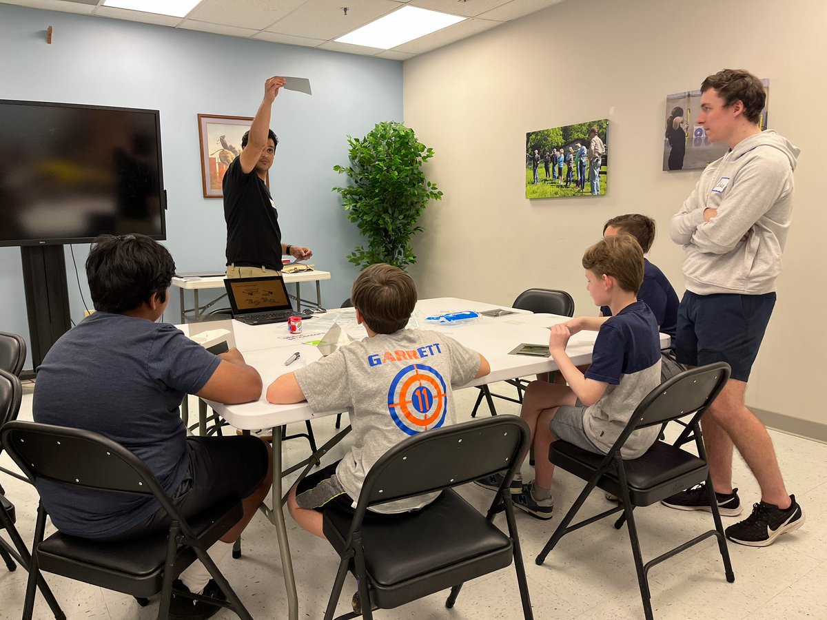 VU_Biophotonics's tweet photo. Earlier this month, members from our @SPIEtweets student chapter did an outreach event with students from @Tennessee4H and had so much fun showing the kids optics demonstrations 😄💡🔬 https://t.co/hQ8pqNhzbz