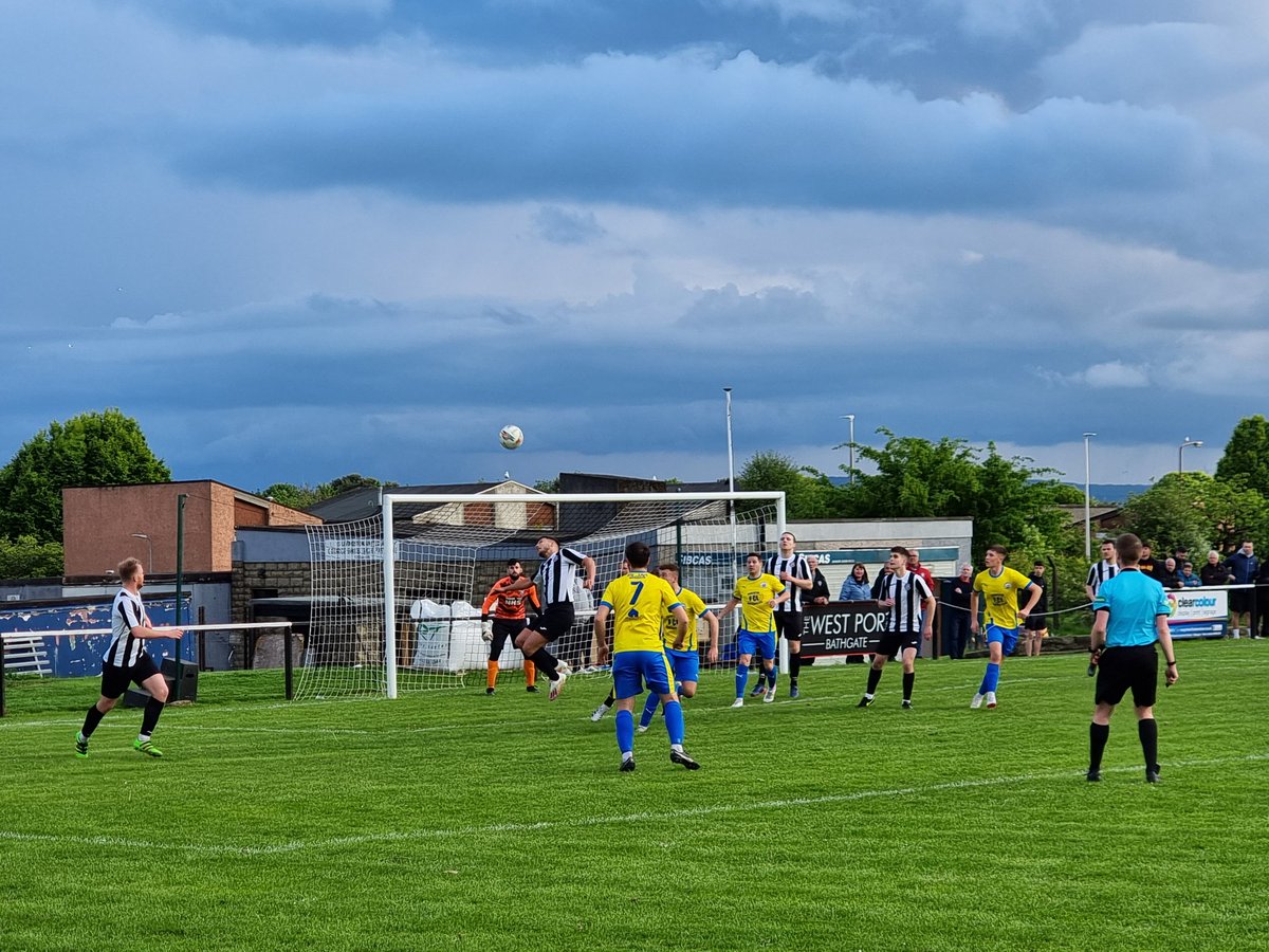davidstoker_lfc's tweet photo. Game 1️⃣5️⃣0️⃣: Livingston United 3-3(3-0p) Dunipace. Titanic contest. Livi took the game to extra time with a 90th minute equaliser, scored, conceded a penalty but saved it, then conceded in 118 minutes. Dunipace then missed all their shootout kicks.
#davesfootballtravels ⚽️ https://t.co/atuoDIqVTF
