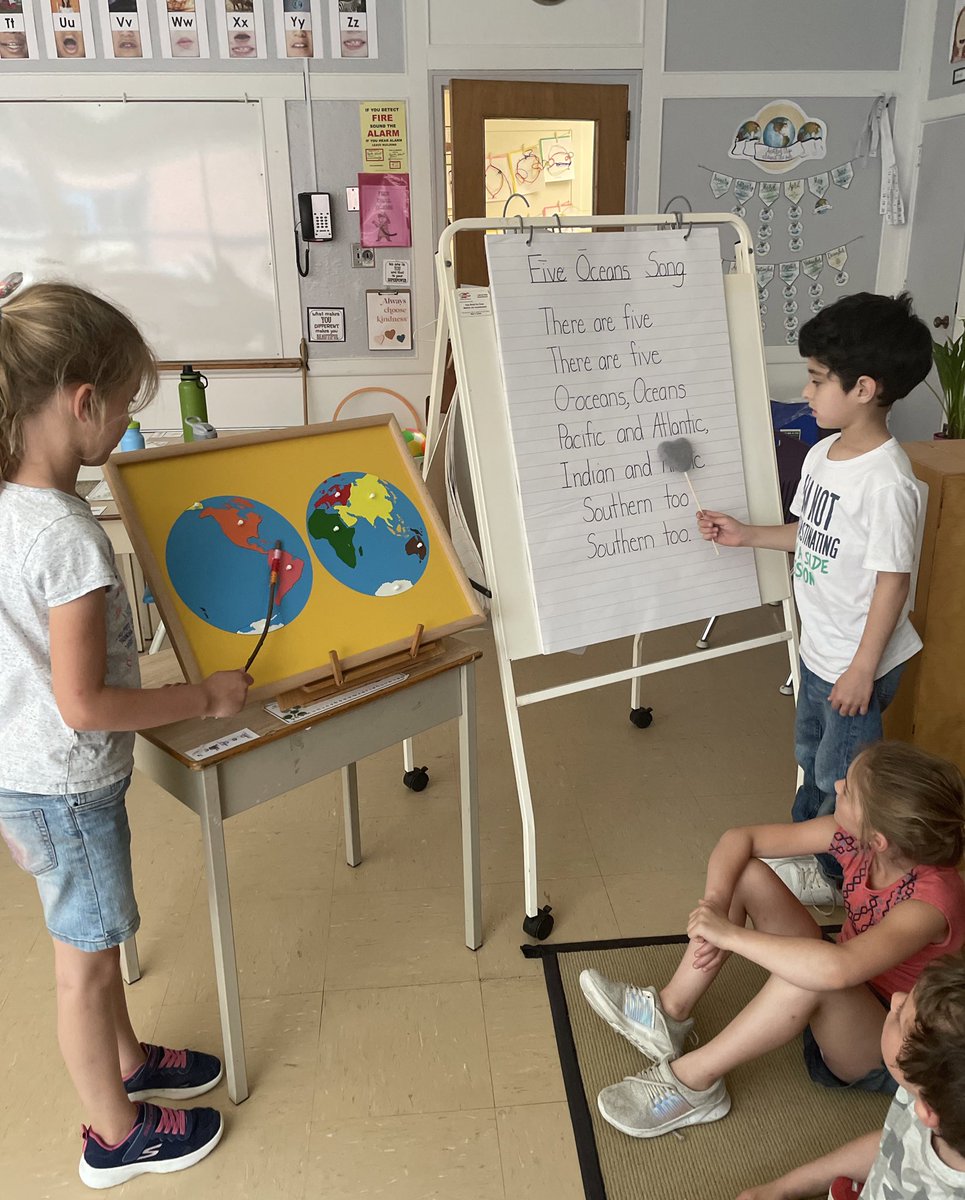 KervinAmy's tweet image. Our #glnburnieonetwos are learning all about oceans! Here, one S leads us though our Five Oceans song, while another S points to the location of each ocean as they are sung. #geography #globalcommunities #socialstudies #SOR @Glenburnie_ldsb @LimestoneDSB