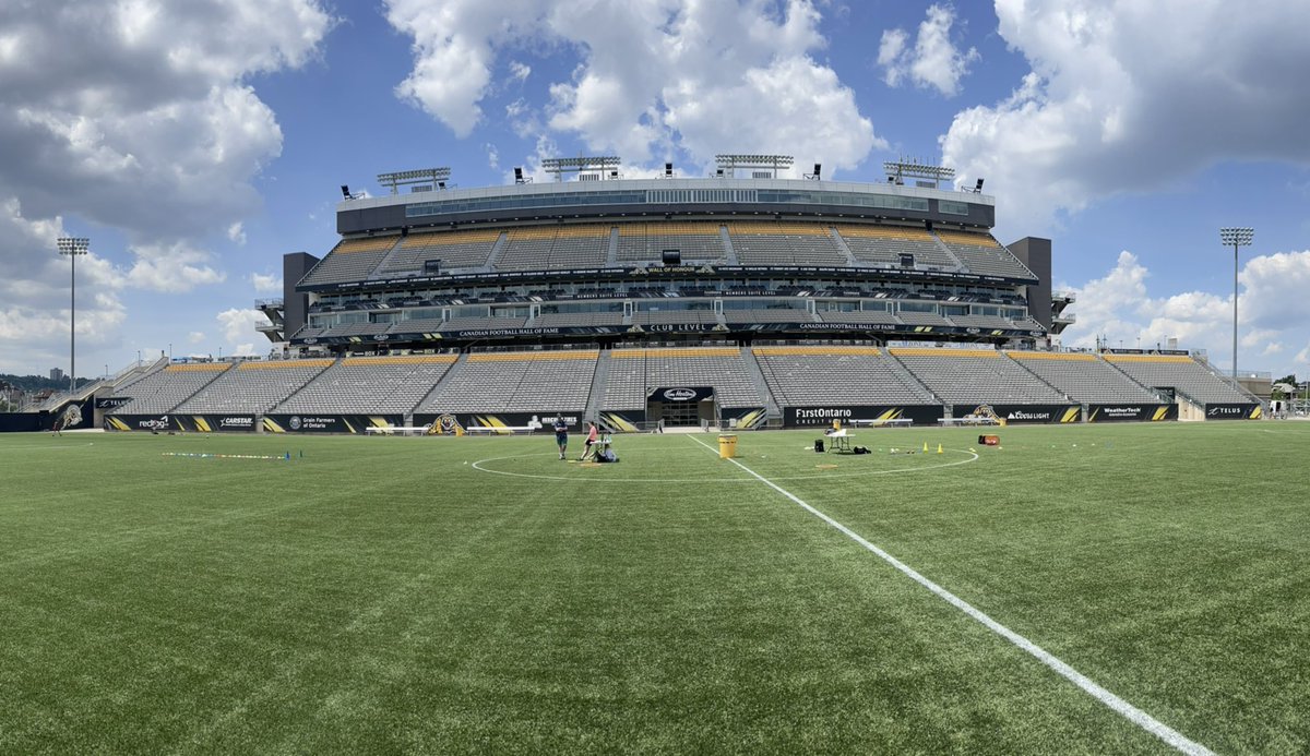 Yes, we’re flexing that our neighbour <a href="/TimHortonsField/">Tim Hortons Field</a> provided access to the field for our <a href="/POW_HWDSB/">Prince of Wales ES</a> Track &amp; Field Day! Mr. Hyk organized an awesome event on this sizzling Tuesday with the help of 7/8 student leaders! Stay hydrated everyone 😅 #hwdsb 💪🏼 🐯 🏃‍♂️ 🏃‍♀️ 🏆 🔥