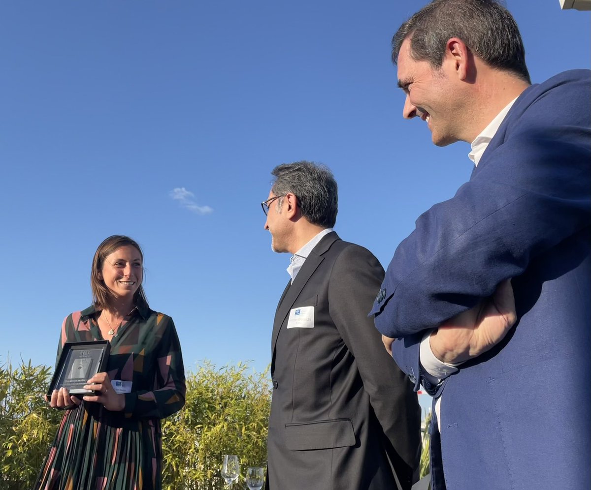 NicoChabanne's tweet photo. Prix @HECParis 2022 à @TooGoodToGo_Fr #StopAuGaspi @HECAlumni « 40 % de la nourriture produite dans le monde est gaspillée » #ConsommerAutrement https://t.co/EeTPDpDg96