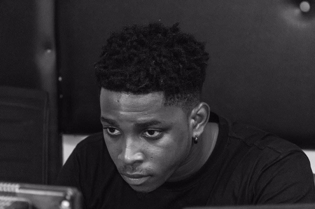manuel_tresor's tweet photo. Les gars nous félicitons tous Didi B d’accord mais nous avons ce génie qui est derrière cet incroyable album. Tamsir, il a sorti les meilleures prods de sa vie sur ce projet, il est sur 90% des sons. 
La conspiration te dit merci JEUNE ROI @TAMSIRONTHEBEAT ❤️. 
#Mojotrone2 https://t.co/dWpdUOBY7d