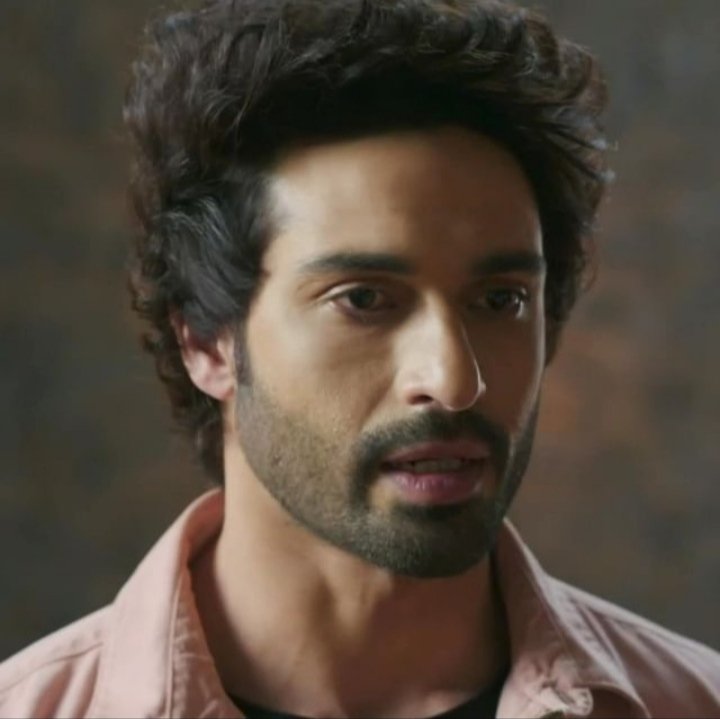 sritama23's tweet photo. In a conundrum 🔥🔥🔥 #Armaan 🔥🔥🔥 #VijayendraKumeria @veejay_k #ArmaanOberoi #MoseChhalKiyeJaaye https://t.co/rtVwlhGrih
