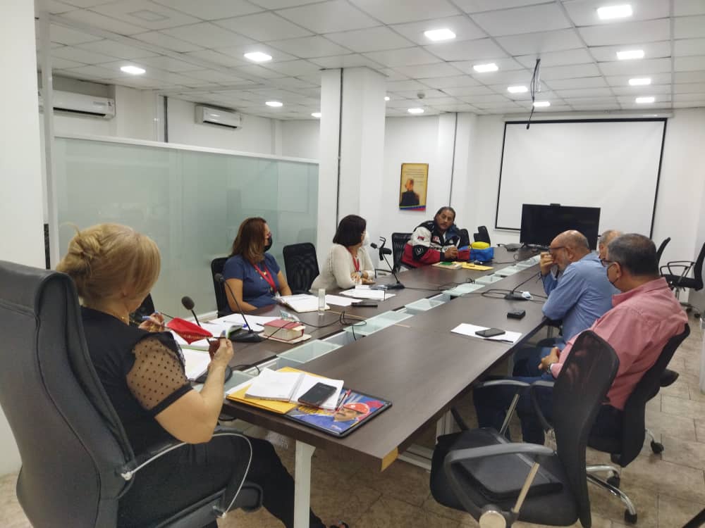 subcomlaboralAN's tweet photo. Hoy la @subcomlaboralAN de la @Asamblea_Ven atendió nuevamente en mesa de trabajo a los Trabajadores y la Entidad de Trabajo de @RRHHCLOVER. Seguimos  avanzando.
@NicolasMaduro
@delcyrodriguezv
@jorgerpsuv
@pinfantea
@laproletaria
@MinTrabajoVE
@torrealbaf_ https://t.co/ATLFx3kwsP