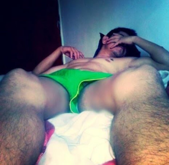 Alexand41138391's tweet photo. Tratando de dormir un rato https://t.co/FvQHNAsDLm