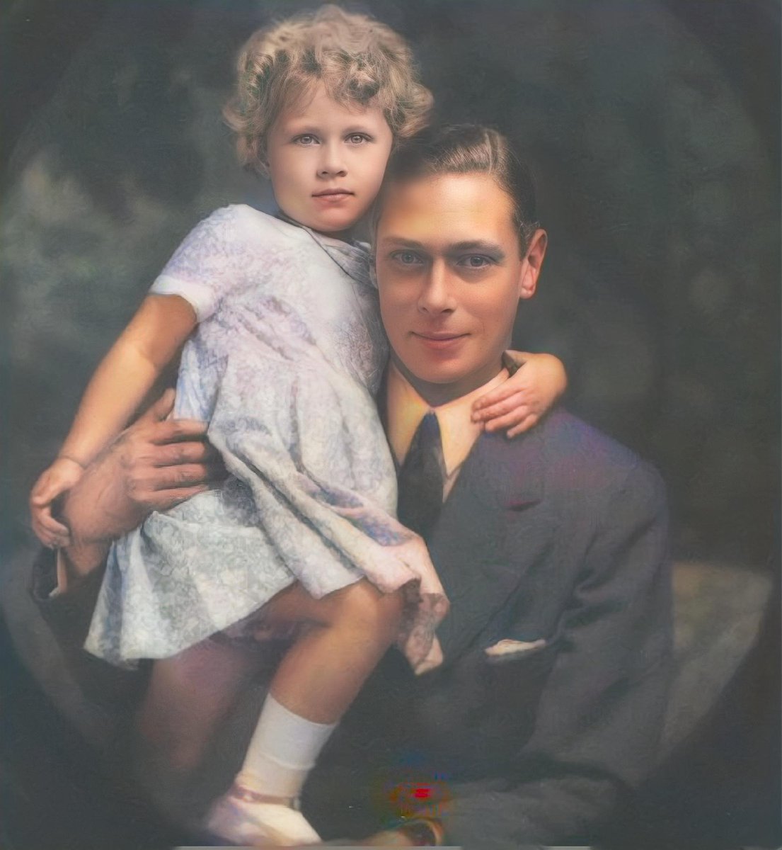 1930 King George VI and the then Princess Elizabeth #PlatinumJubilee #QueenElizabeth #RoyalFamily #KingGeorgeVI