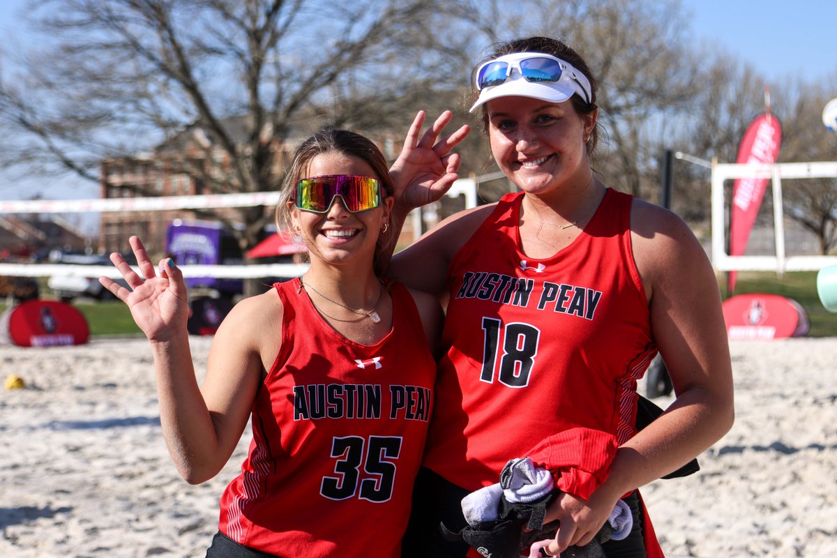 GovsBVB's tweet photo. Can't help but smile when you're on the sand. 🎩🏖️😃

#NationalSmileDay | #LetsGoPeay https://t.co/TFNW7fsBEE
