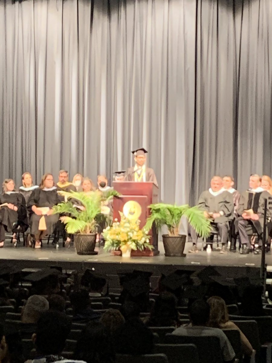 MountainViewHi2's tweet image. The best part of graduations @MountainViewHi2 - the student graduation speeches! They are the why behind what #WeDoAtMountainView