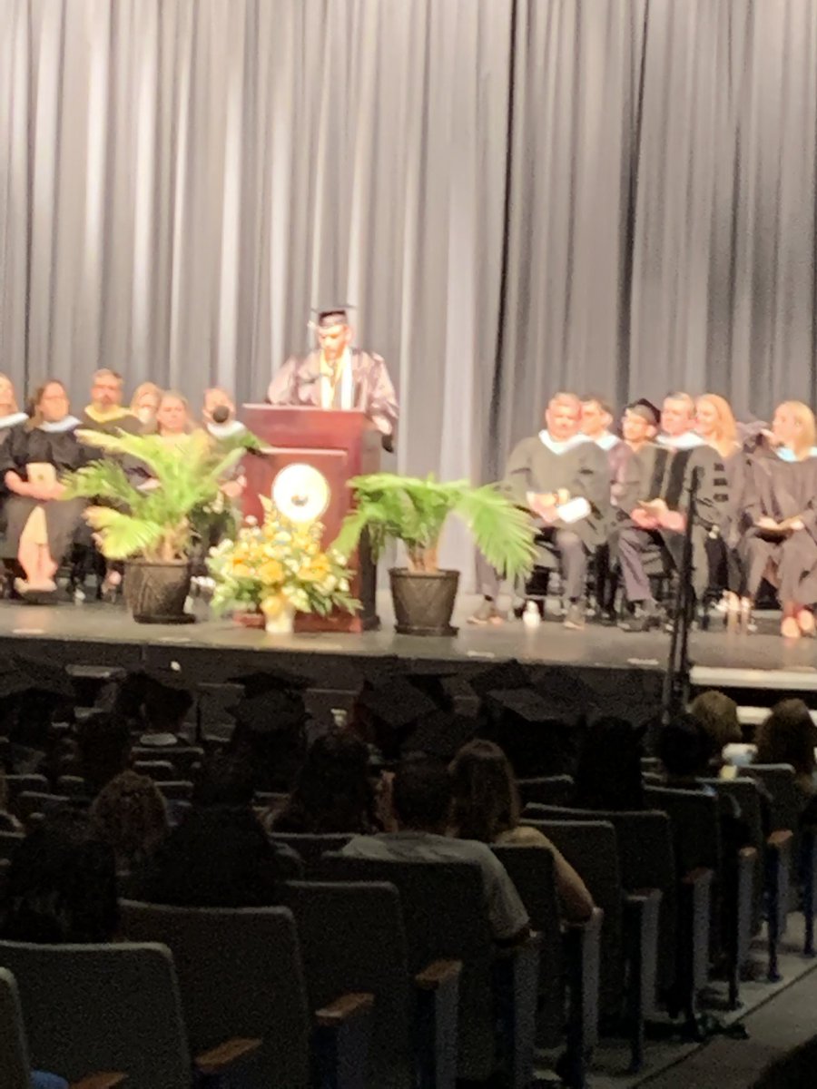 MountainViewHi2's tweet image. The best part of graduations @MountainViewHi2 - the student graduation speeches! They are the why behind what #WeDoAtMountainView