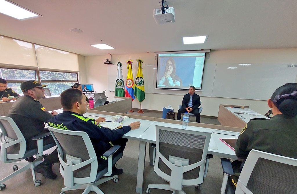 PosgradosPonal's tweet photo. Hoy compartimos con ustedes el proceso de entrevista para la #SelecciónDocente de nuestros programas académicos, quienes serán evaluados para ejercer su rol  como en los actores de cambio, para fomentar las buenas prácticas y adoptar la #InnovaciónDeLiderazgo en los estudiantes. https://t.co/ofUcF1fqPD