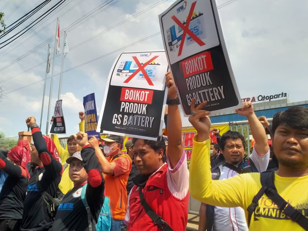 FSPMI Aksi di Astra Otoparts, Melawan Ketidakadilan di <a href="/Aki_GS_Astra/">GS Astra</a>  dlvr.it/SRP7wJ