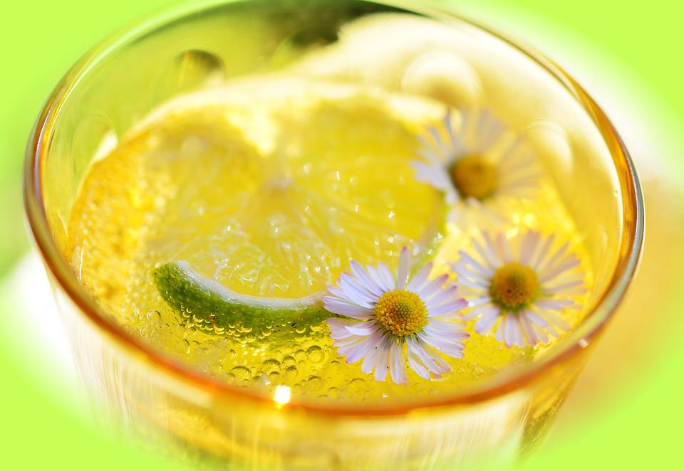JennRyan731's tweet photo. 5 Healthy Bubbly Beverage Choices Instead of Soda 

1.  Fruit flavored sparkling water
2.  Sparkling teas
3.  Kombucha
4.  Bubble tea
5.  Mineral Water

There are so many yummy alternatives to soda these days!
 #chiropractornearme #doctornearme #painfreeliving #wellness #health https://t.co/iKVM1KRaV7