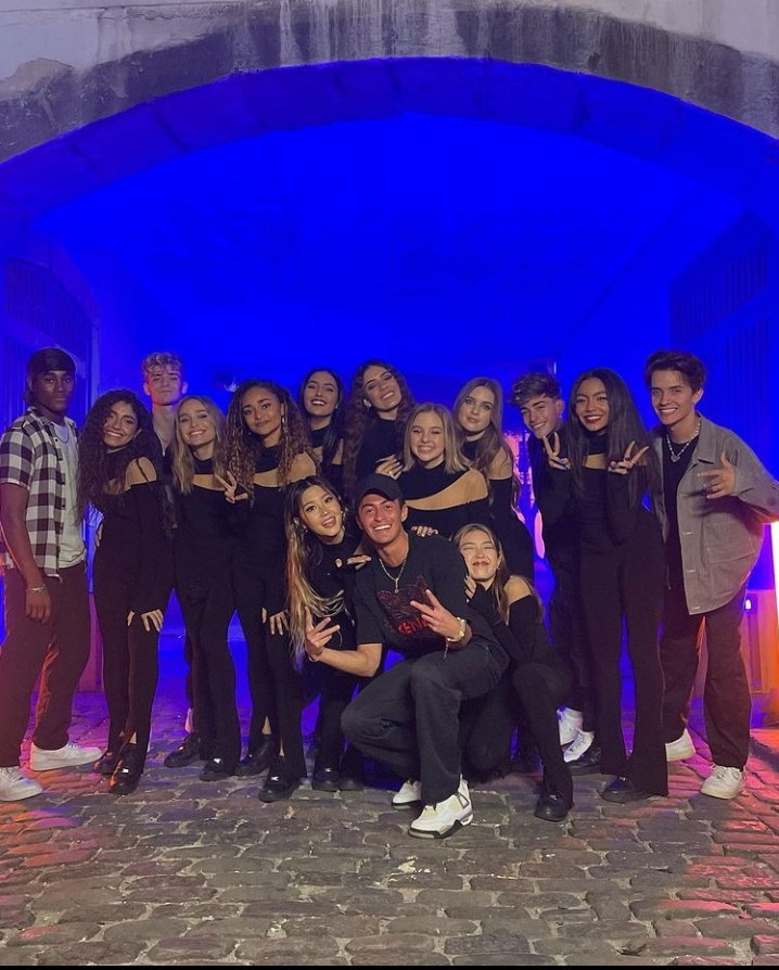streamnowunited's tweet photo. Nicky Andersen, coreógrafo do Now United está indo para Abu Dhabi! 👀 https://t.co/e6oY9eQAnf