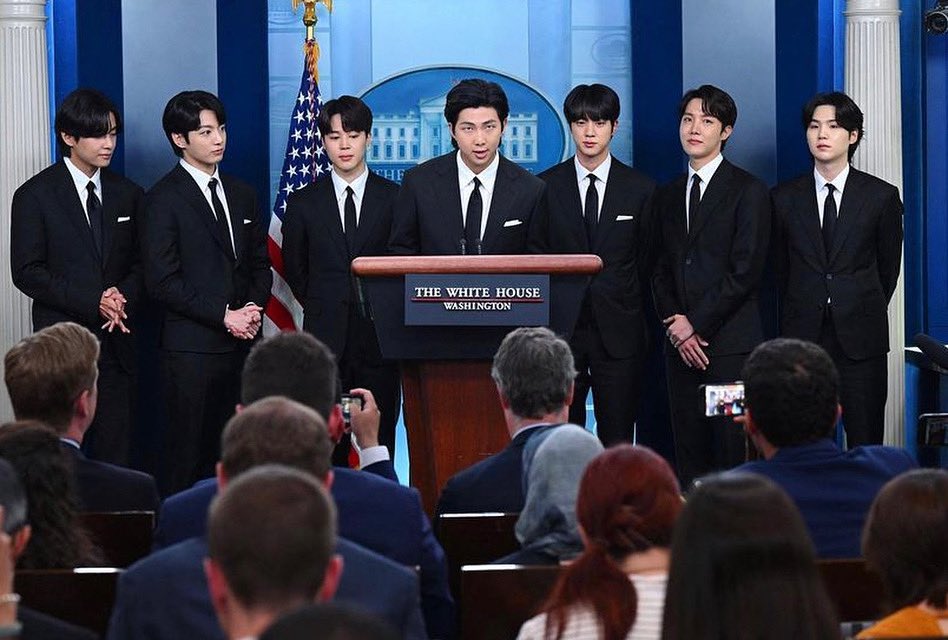 SB_Projects's tweet photo. #BTS at the White House discussing ways to prevent anti-AAPI hate. Making changes for a brighter future 🤝 @bts_bighit @scooterbraun https://t.co/xYXstfWq2w