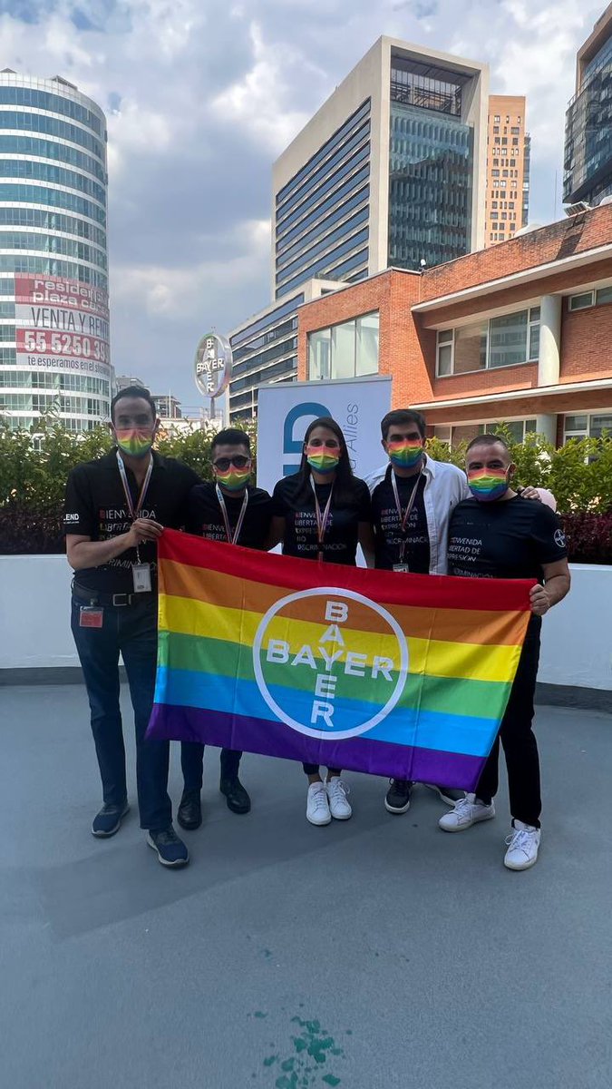 BayerenMexico's tweet photo. En el #TeamBayer no hay blanco o negro, hay una mezcla de colores que identifican a cada uno de nuestros colaboradoras y colaboradores.  🏳️‍🌈🏳️‍⚧️

#SéTú #SéBayer #BLEND https://t.co/PAiBSLurq0