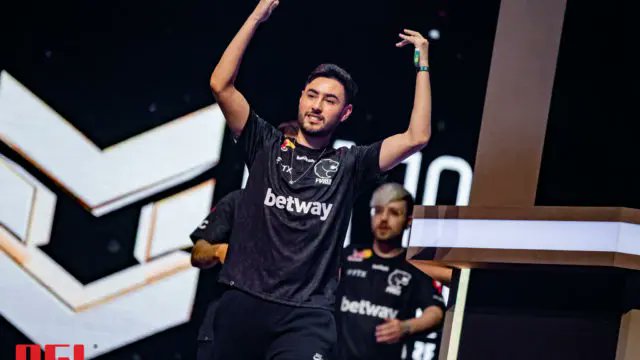 Só vapo 🤏

A <a href="/FURIA/">FURIA</a> se classificou para os playoffs do #IEMDallas2022 após vencer a <a href="/Cloud9/">Cloud9</a> por 2x0

Confira mais em 💢 bit.ly/3lZt8aX