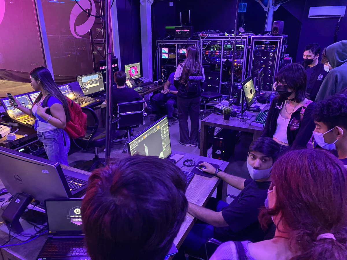 reelstartorg's tweet photo. Recently @reelstartorg teamed up with @PRGlive to bring 50 LAUSD students to PRG's Virtual Studio in LA. Students were able to speak with PRG staff and get hands on with cutting edge technology. For internships and career ops with PRG, visit https://t.co/gd8Rg8Cwea https://t.co/JnbCRyLb5i