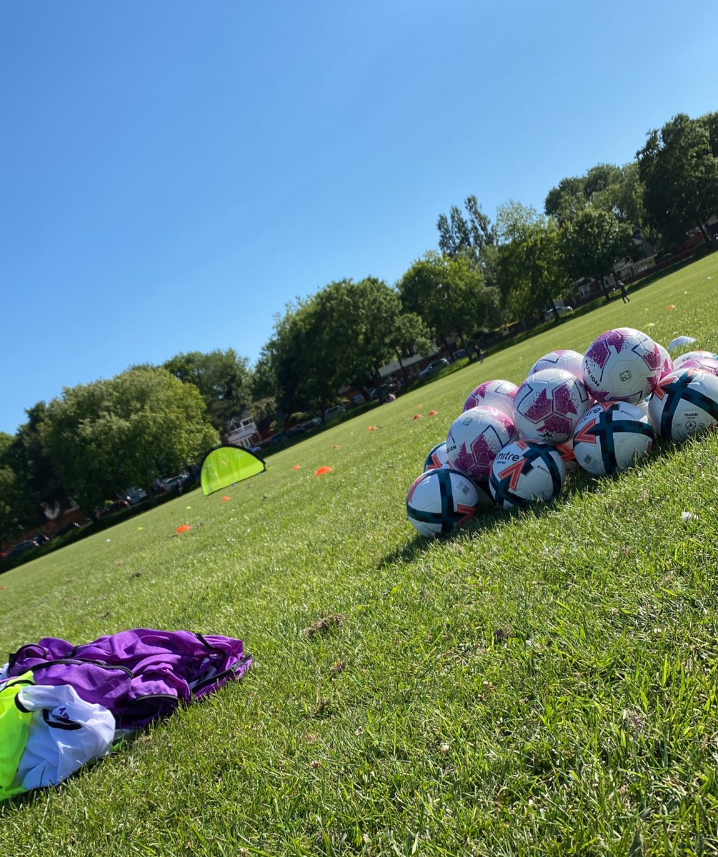 I’m looking to collect any kids shin pads, football boots and kits, that they no longer need/use, to give to girls age 4-9 that are just starting out playing football. If anyone has anything they’d like to donate please drop me a message. Much appreciated :) x